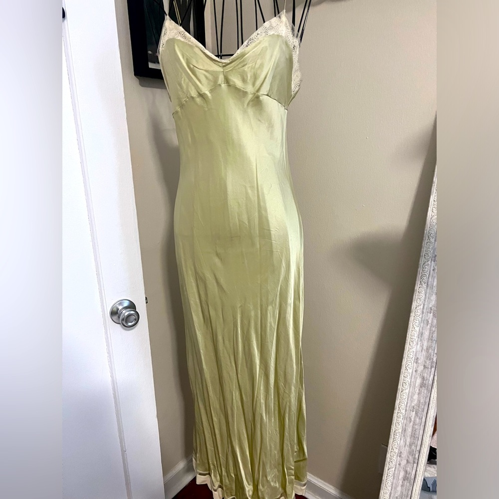 Vera Wang nightgown